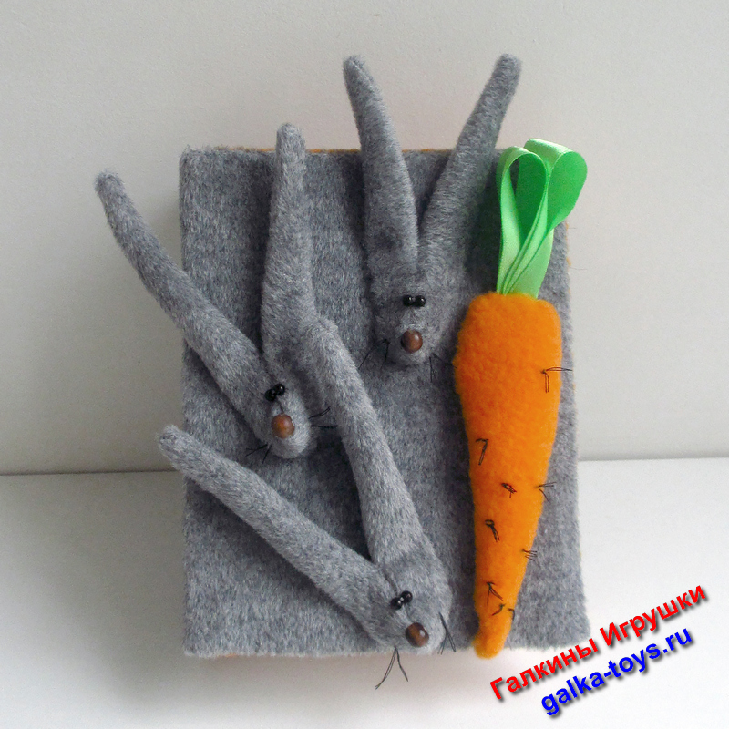 Фотоальбом ручной работы с мордочками зайцев и морковкой
