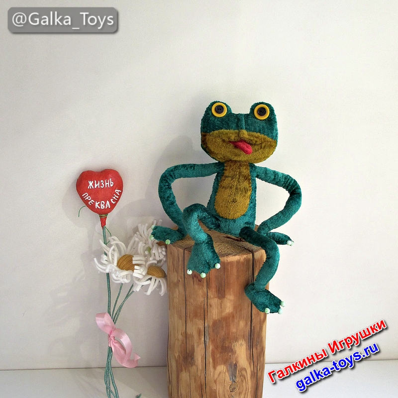 Принимает любую позу, изгибается, приседает, готова к приключениям! 🐸🌟